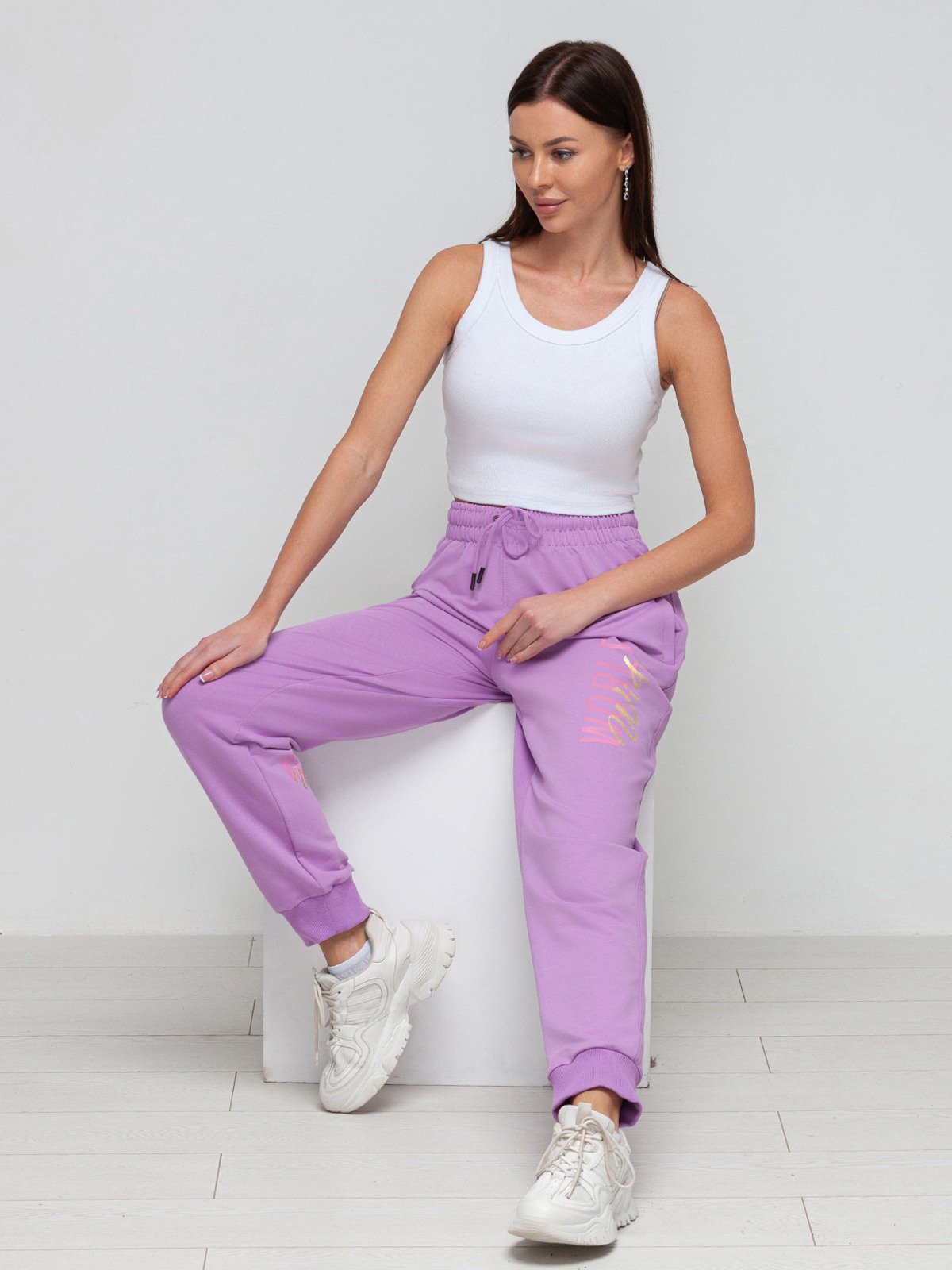 Фотосьемка для валдберриз спортивных брюк. Сборные фотосъёмки в Москве. фотосессии одежды.фотограф