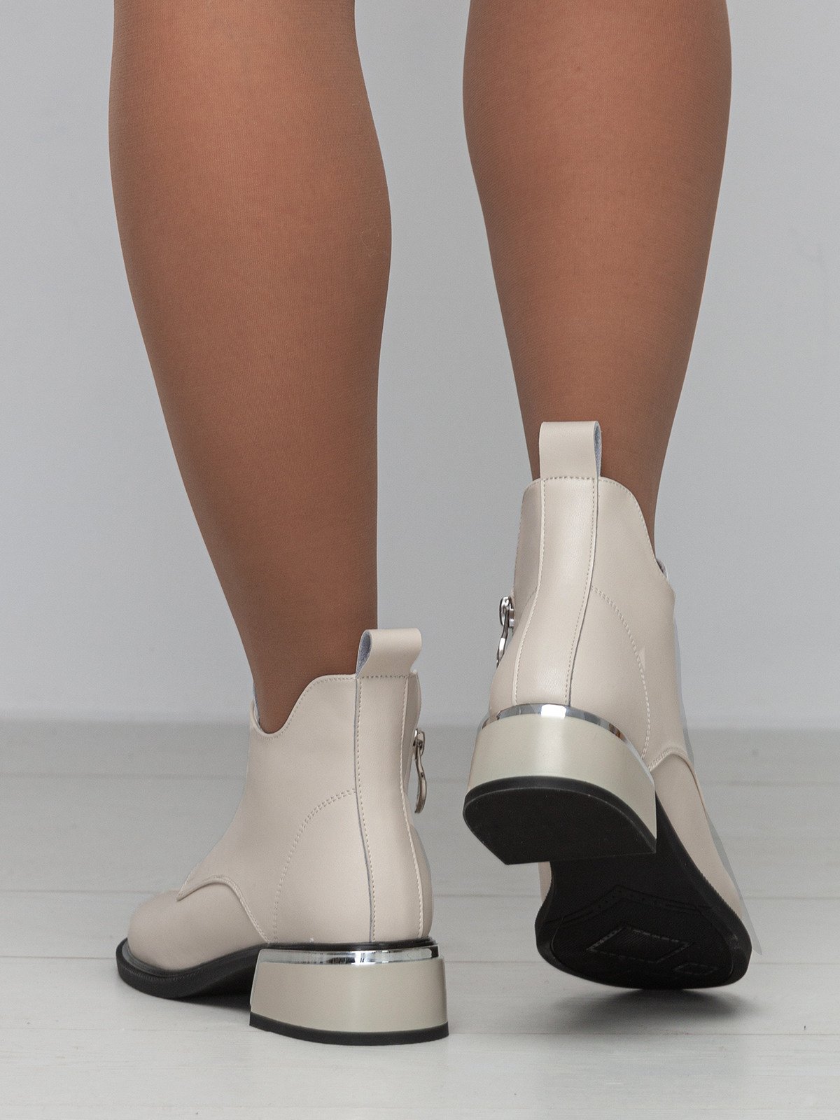 Обувь на модели. Сборные фотосъёмки в Москве. фотосессии одежды.фотограф