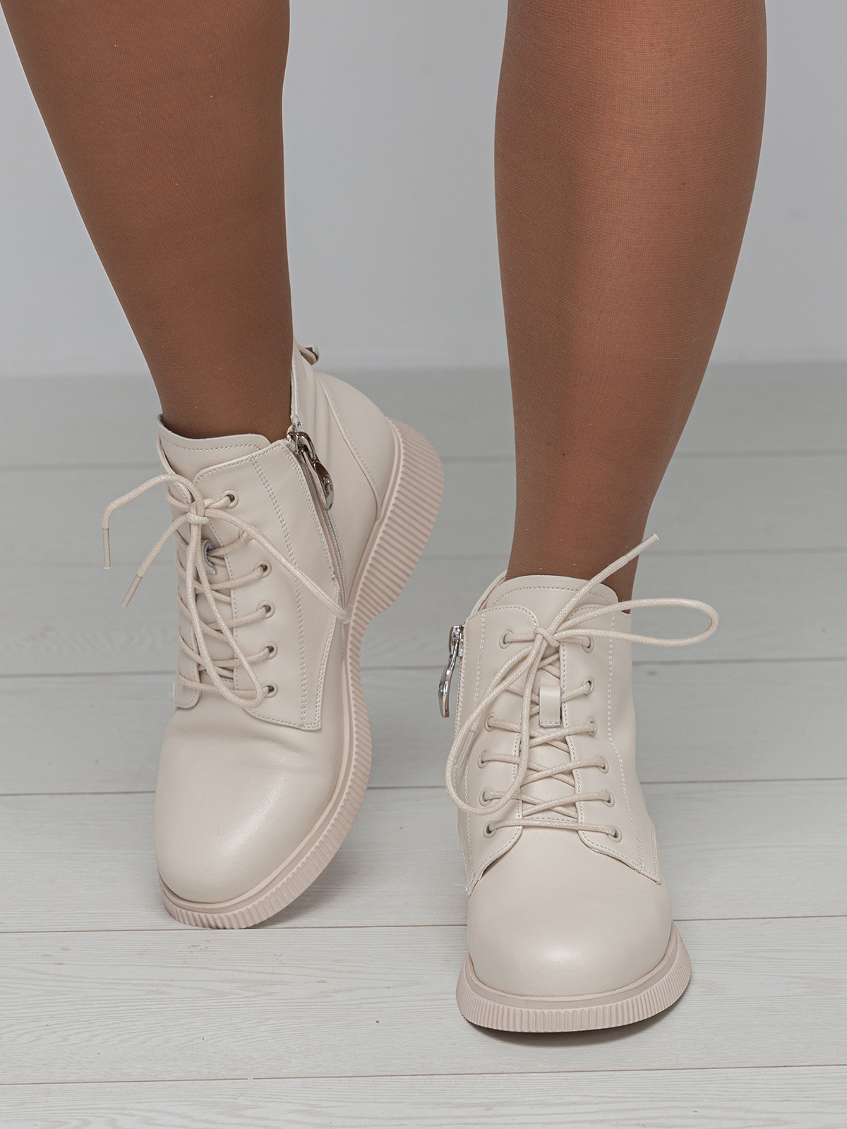 Обувь на модели. Сборные фотосъёмки в Москве. фотосессии одежды.фотограф