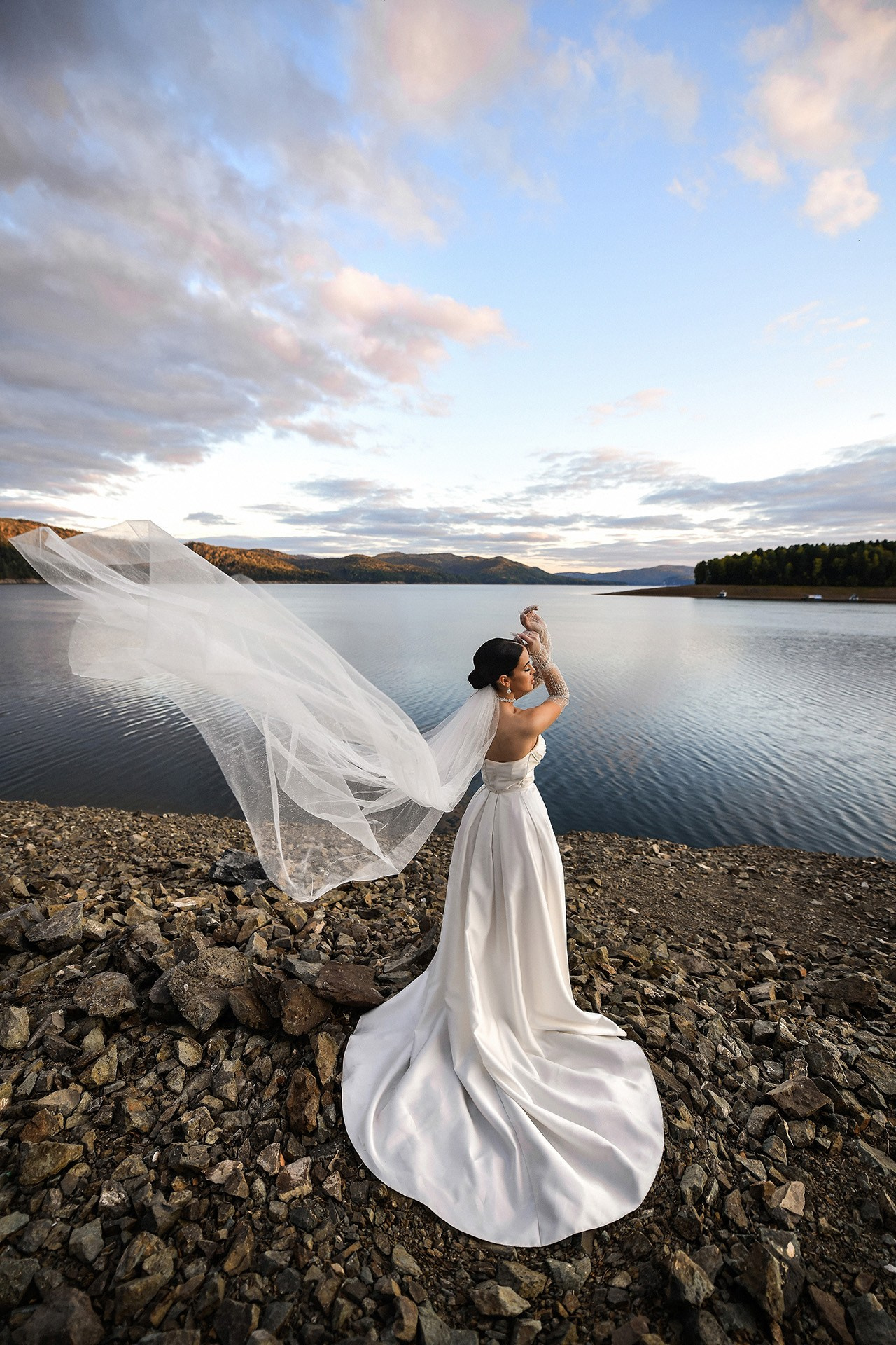 🔥 Саша и Катя — драйвовая свадебная вечеринка Красноярска в Шато white. 📸 Свадебный и семейный фотограф в Красноярске Тихомиров Евгений | 17 лет опыта | 800+ свадеб