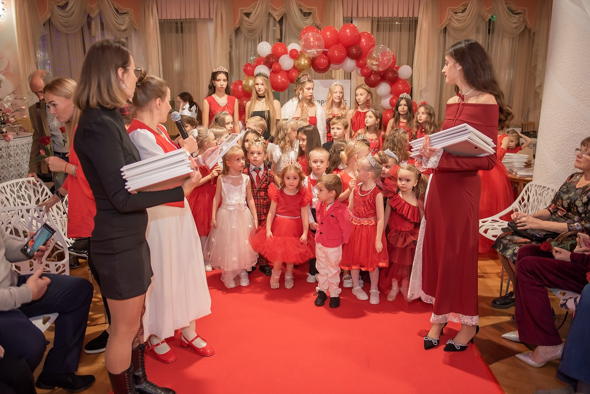 Выпускной в детской школе моделей HAPPYkids 2024. Семейный и коммерческий фотограф в Сочи Александр Бодунов