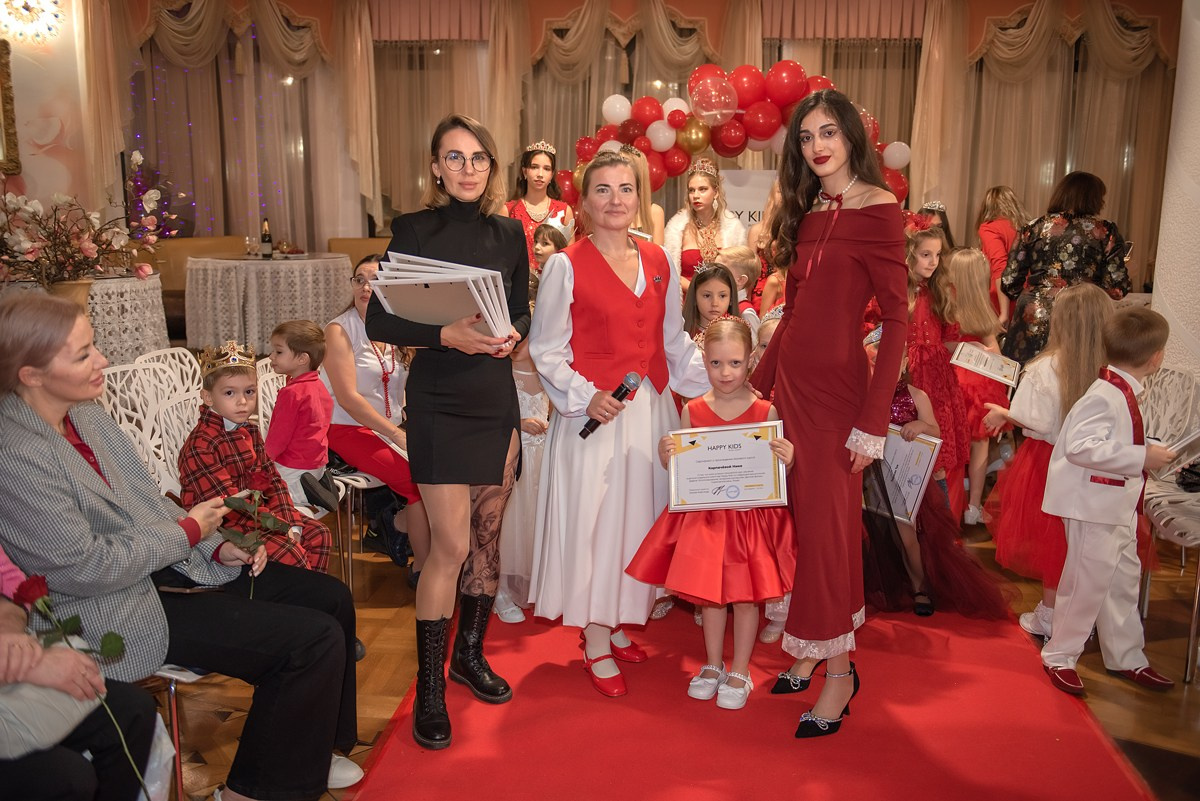 Выпускной в детской школе моделей HAPPYkids 2024. Семейный и коммерческий фотограф в Сочи Александр Бодунов