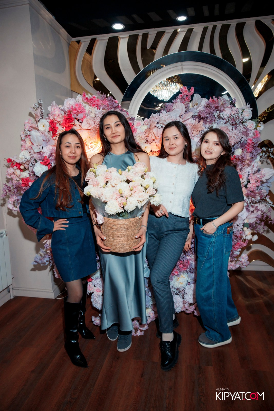 УХО И МЕДВЕДЬ НА КУРМАНГАЗЫ. КИПЯТКОМ АЛМАТЫ! Фотосъемка мероприятий в Алматы