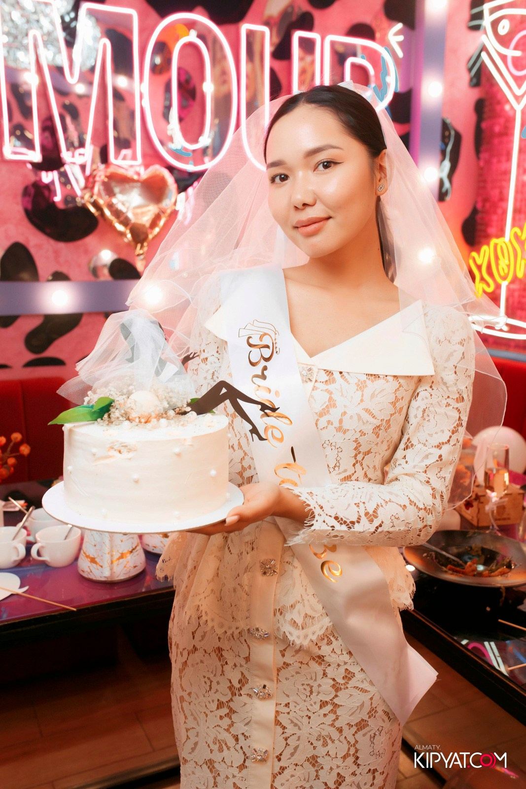 УХО И МЕДВЕДЬ НА КУРМАНГАЗЫ. КИПЯТКОМ АЛМАТЫ! Фотосъемка мероприятий в Алматы