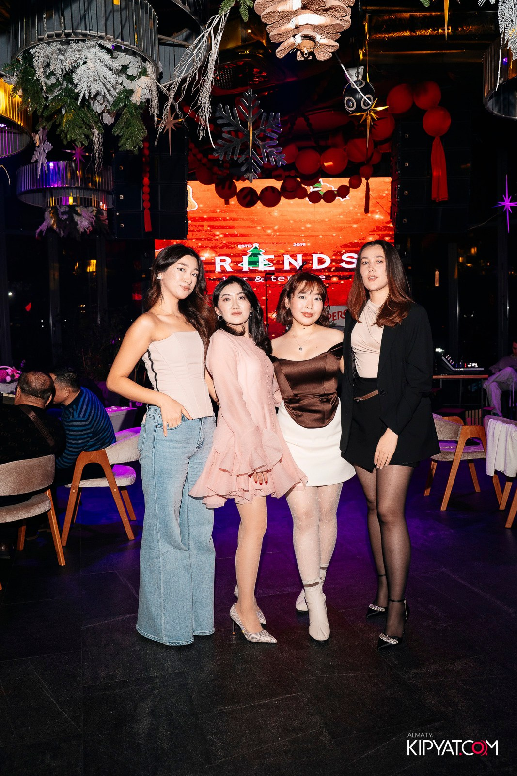 FRIENDS BAR & TERRACE. КИПЯТКОМ АЛМАТЫ! Фотосъемка мероприятий в Алматы