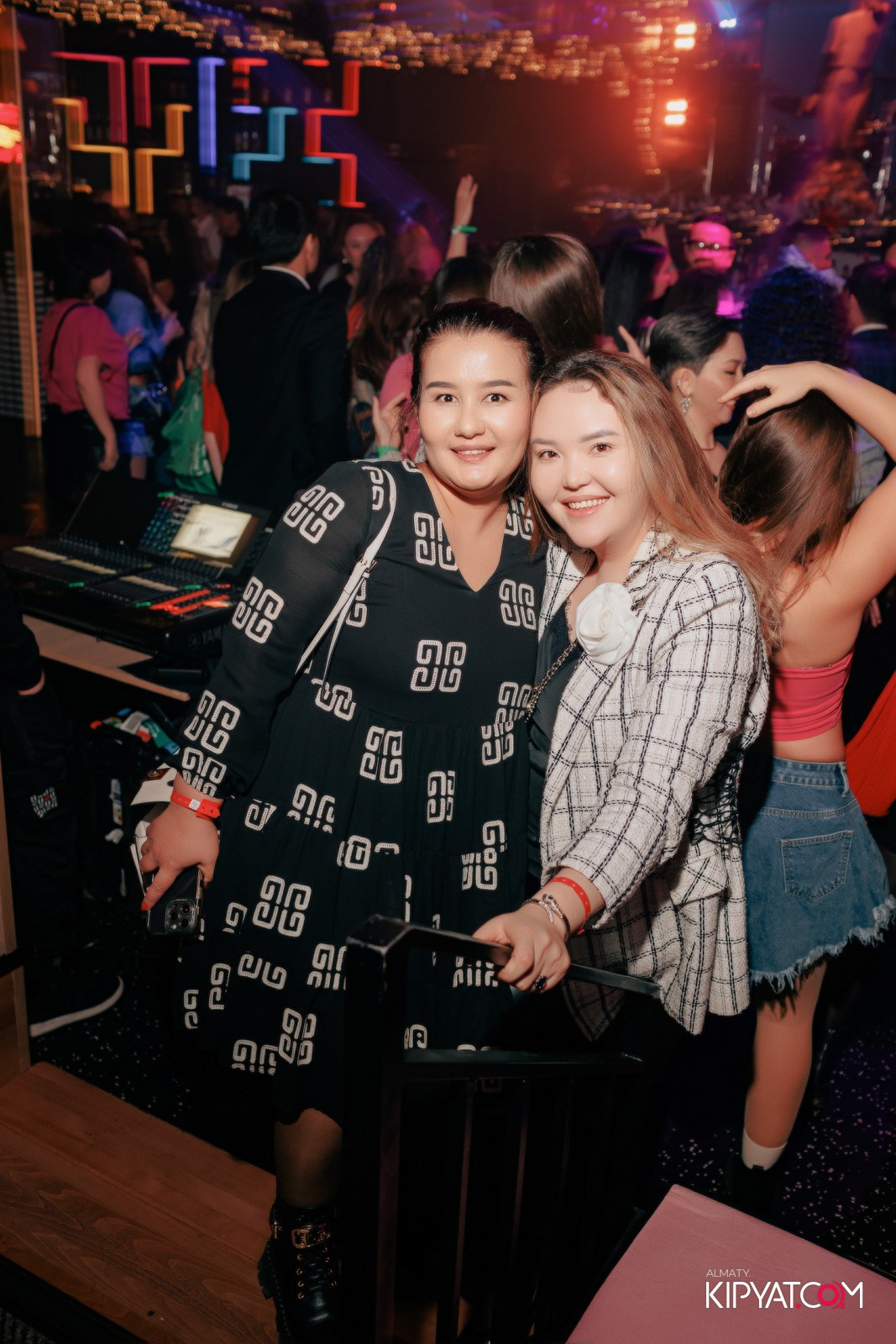 BEAUTY ЁЛКА SANTA BARBARA SPECIAL GUEST ГРУППА MILLENIUM 5 ТРИБЬЮТ ШОУ. КИПЯТКОМ АЛМАТЫ! Фотосъемка мероприятий в Алматы