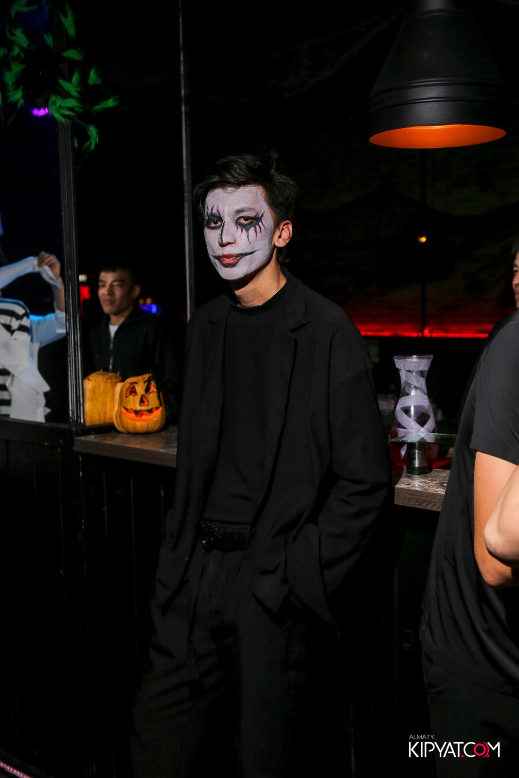 ARAGOSTA ДИСКО-БАР. КИПЯТКОМ АЛМАТЫ!