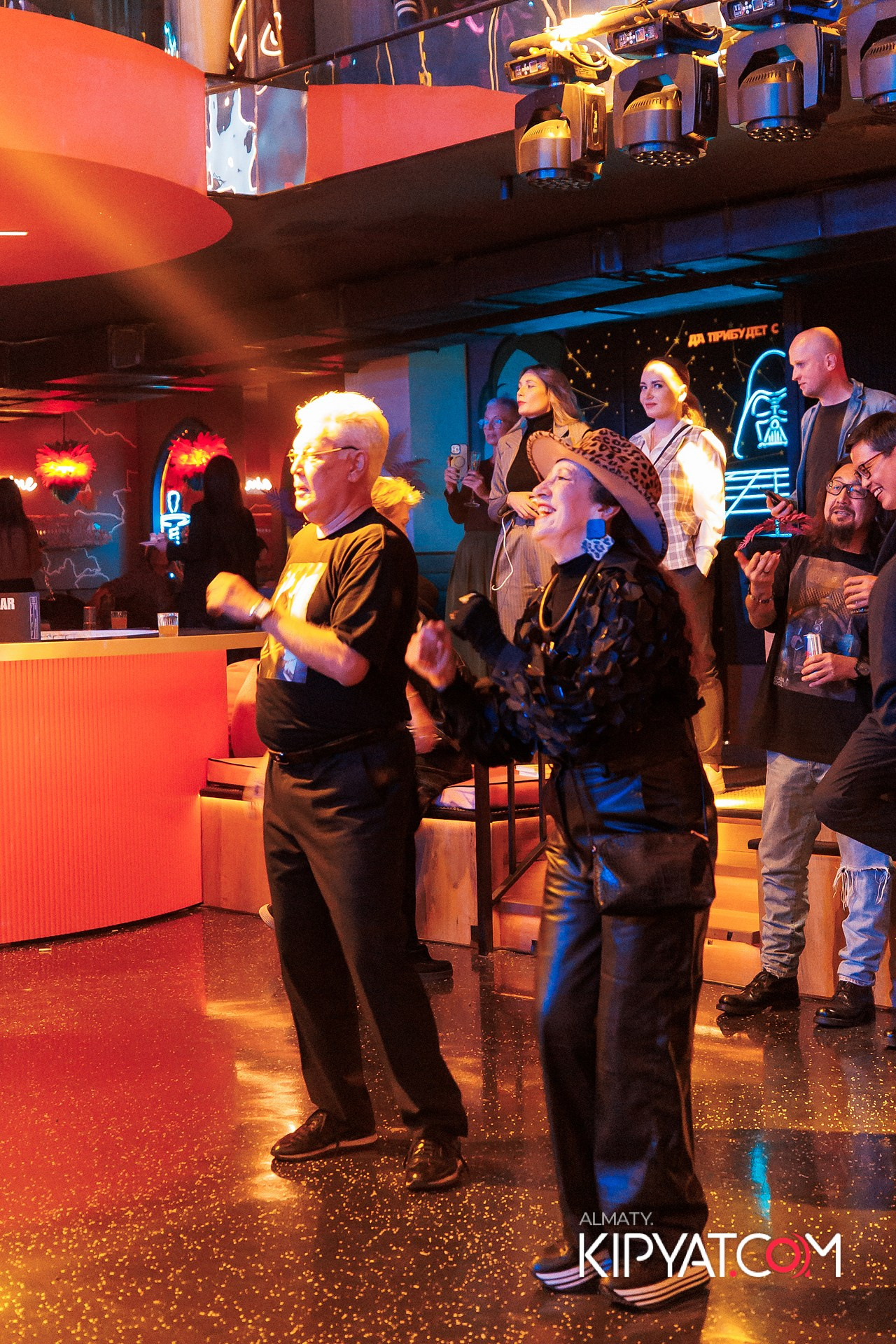 ПРЕЗЕНТАЦИЯ КНИГИ ВИКТОРА ЕЛИСЕЕВА. КИПЯТКОМ АЛМАТЫ!