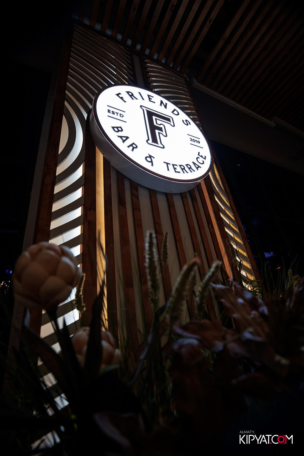 FRIENDS BAR & TERRACE. КИПЯТКОМ АЛМАТЫ!