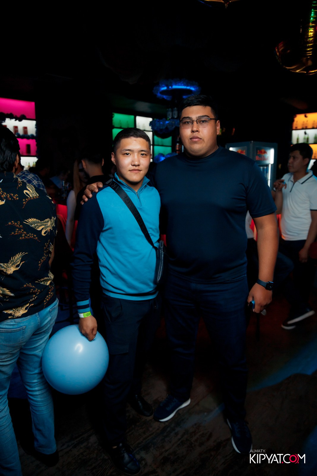 UYAT EMES BAR. КИПЯТКОМ АЛМАТЫ!