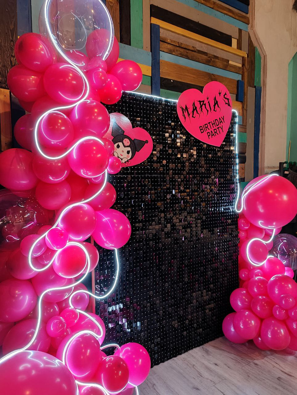 фотозона оформление шары неон