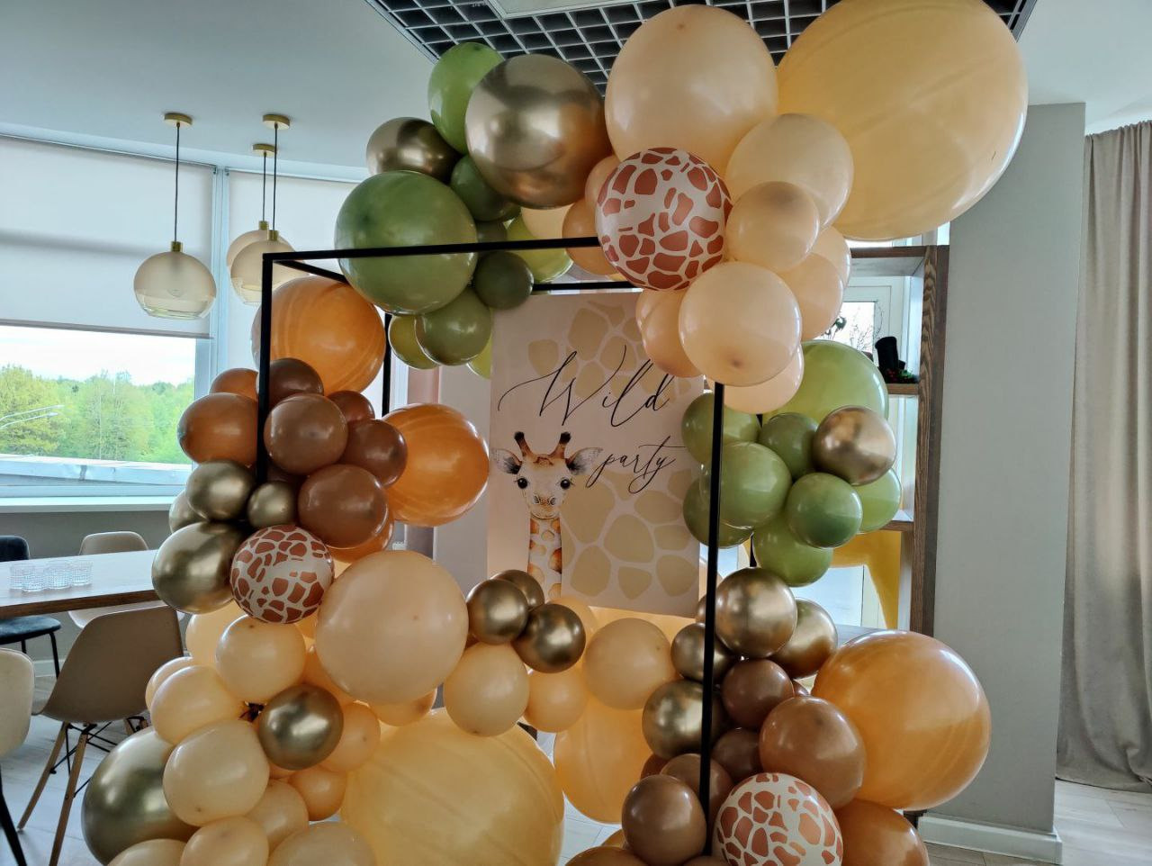 фотозона оформление шары неон