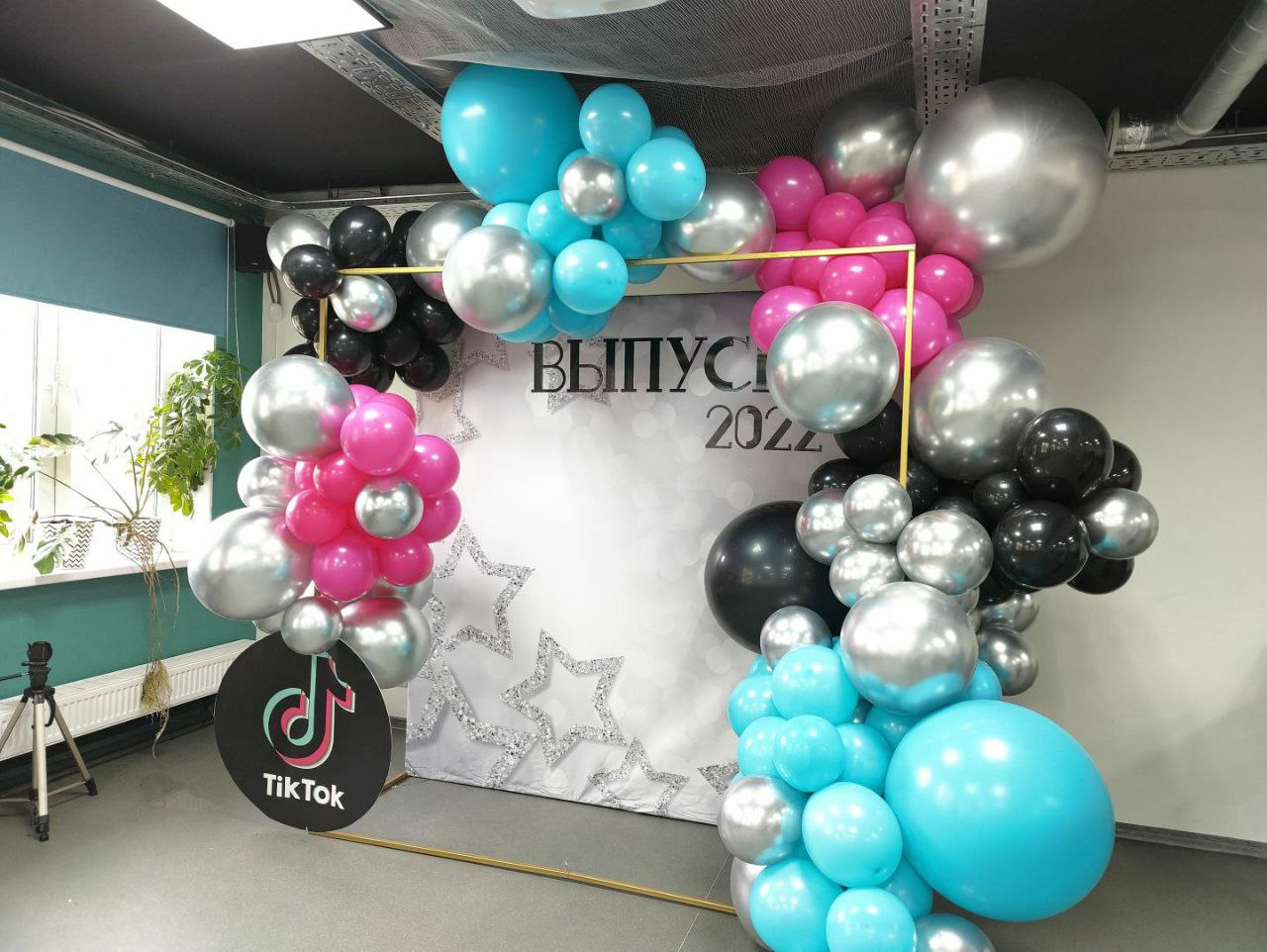 фотозона оформление шары неон