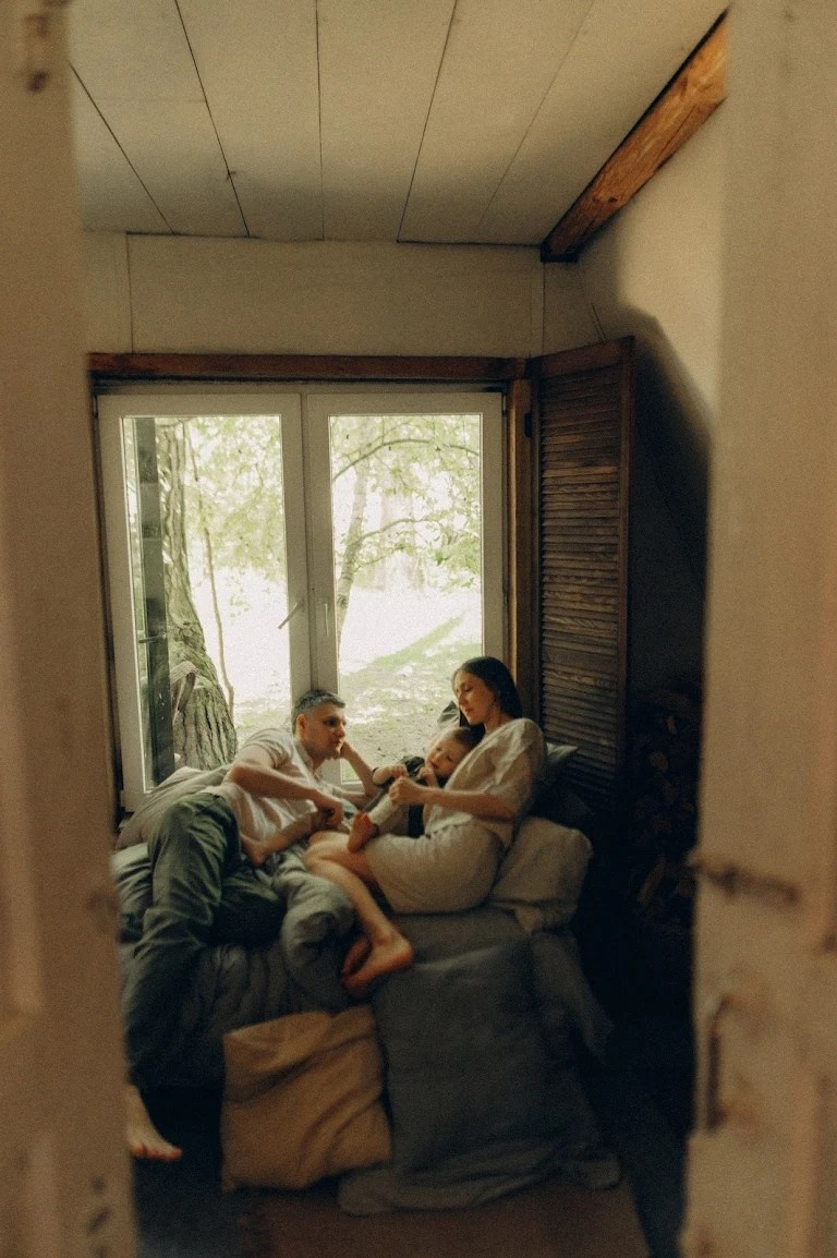 Семейный фотограф в Москве Екатерина Денисенко | Фотосессии без постановки дома и в студии