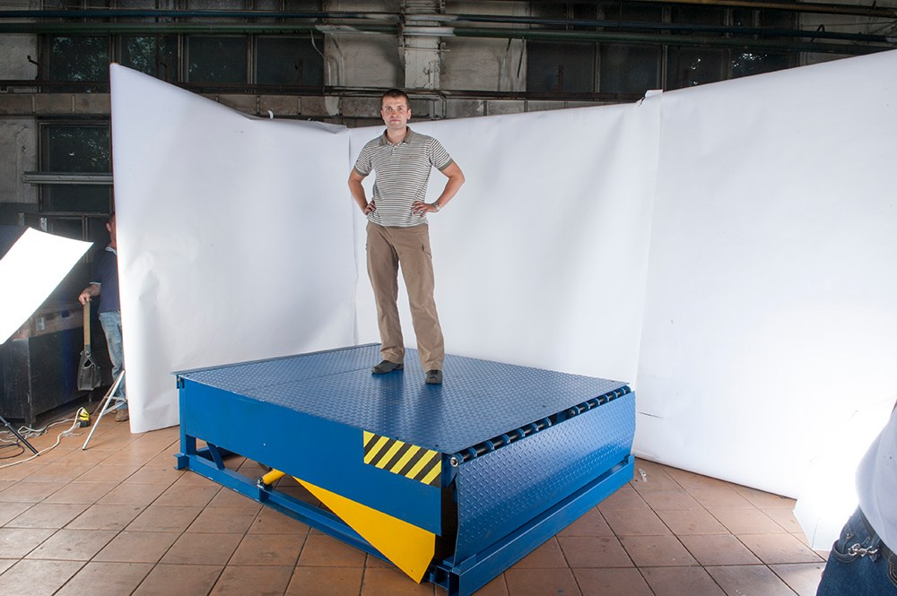 BACKSTAGE. Www.apowerstudio.com