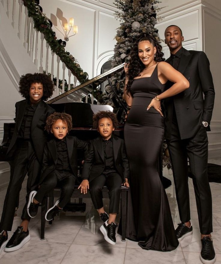 Тренды новогодних съемок 2025. Фотограф в Екатеринбурге Артём Зайнетдинов