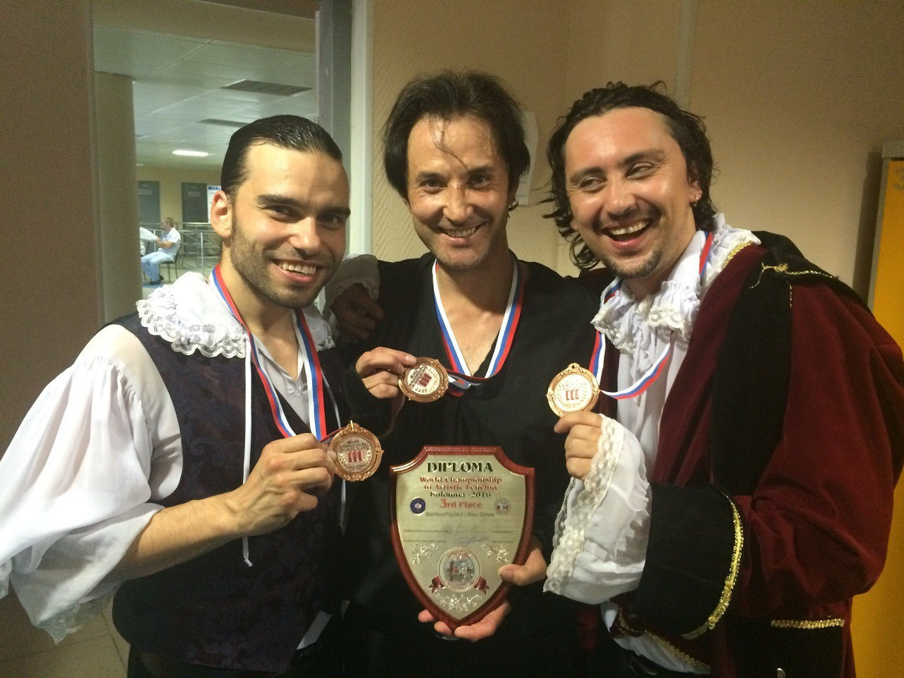 Актёр кино, артист мюзиклов, ведущий мероприятий, ведущий свадеб, дед Мороз — всё это Святослав Ставцев