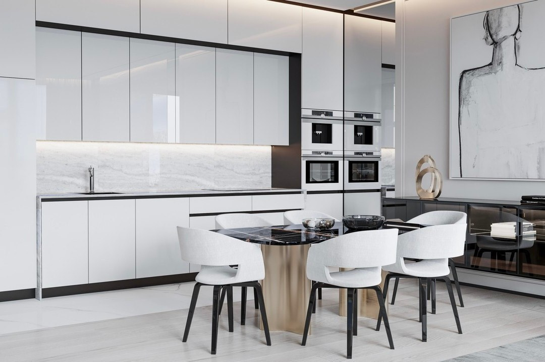 Современная кухня в белом цвете с мраморным фартуком и встроенной техникой — проект Валерии Котович