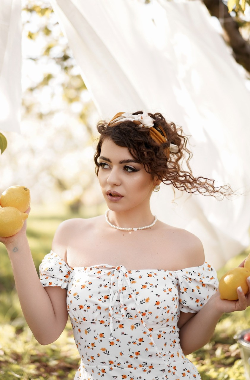 Девушка с лимонами. Свадебный фотограф в Ростове-на-Дону. Таинство Крещения и Венчания, семейные фотосессии. Алёна Чёботова