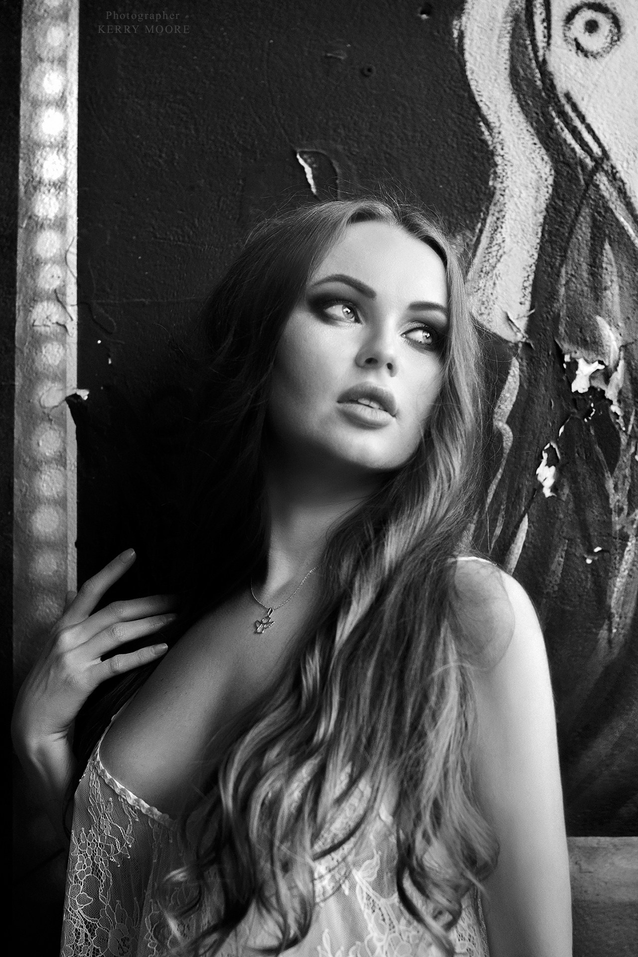 Женский уличный портрет. Фотограф и художник Kerry Moore