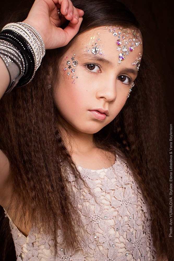 Детский портрет. Женский фотограф в Санк-Петербурге и Москве — фотосессия девушки в студии, портрет, фотосъемка