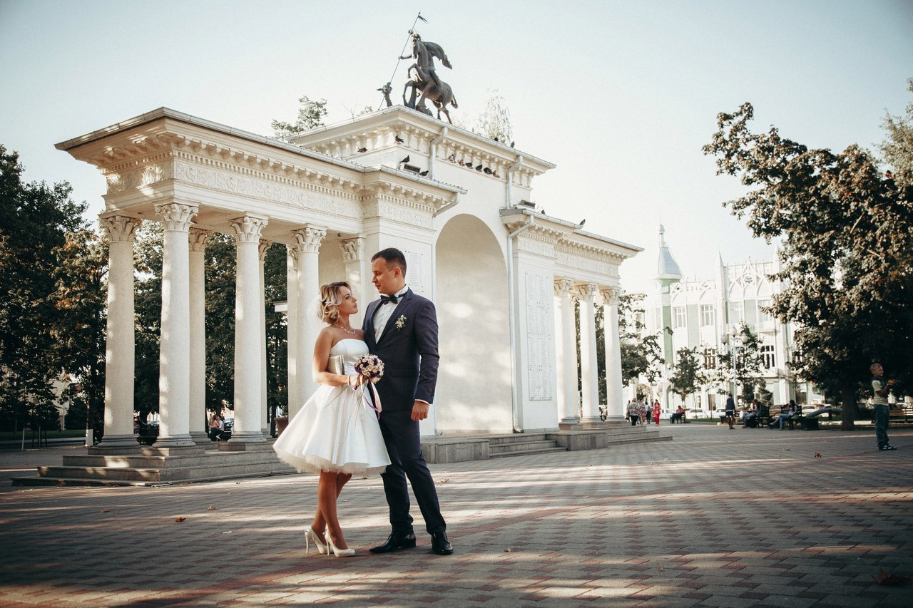 Свадебный фотограф в Краснодаре. Свадебные фотосессии. Love-story. Молодожены. Свадьба. Пара возле арки