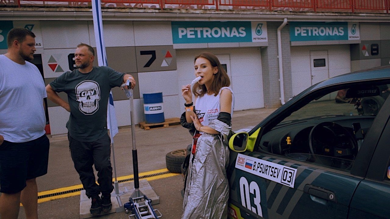 Rds запад ADM Raceway. DeLorein