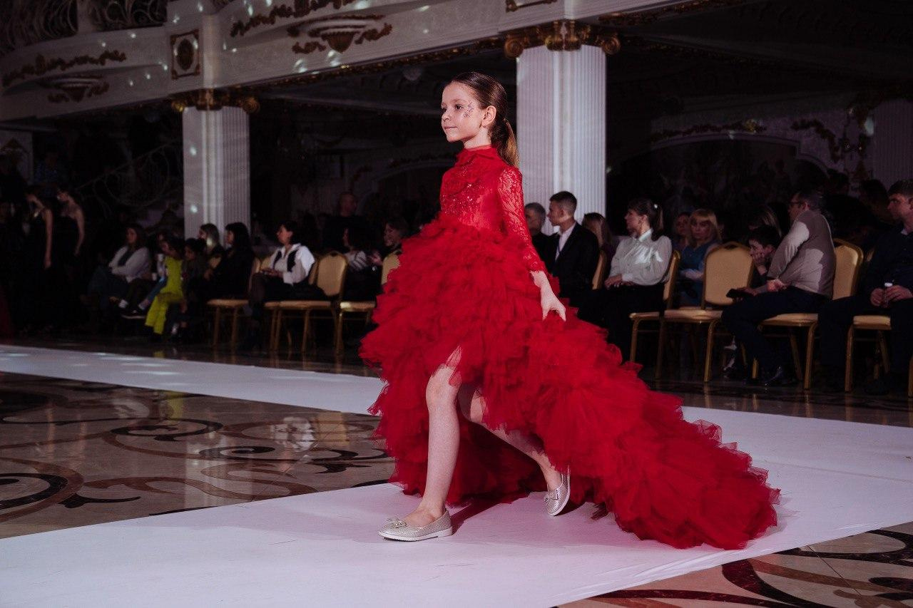 МОДНЫЙ ПОКАЗ С УЧАСТИЕМ МОДЕЛЕЙ MIA. Модельная студия MIA Models