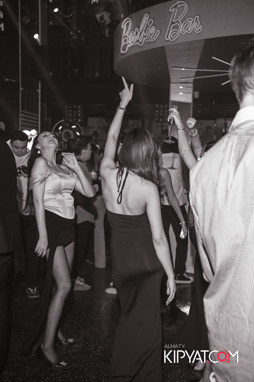 SANTA BARBARA — ВЫСТУПЛЕНИЕ LIZWI. КИПЯТКОМ АЛМАТЫ!