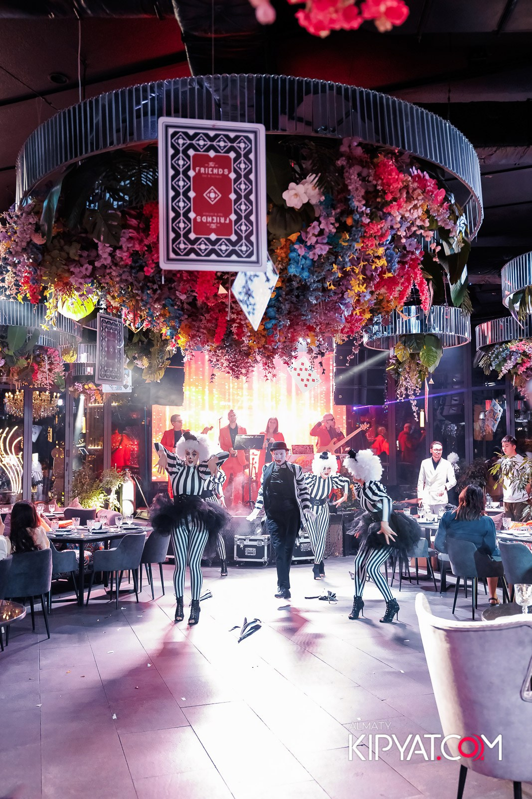 FRIENDS BAR & TERRACE. КИПЯТКОМ АЛМАТЫ!