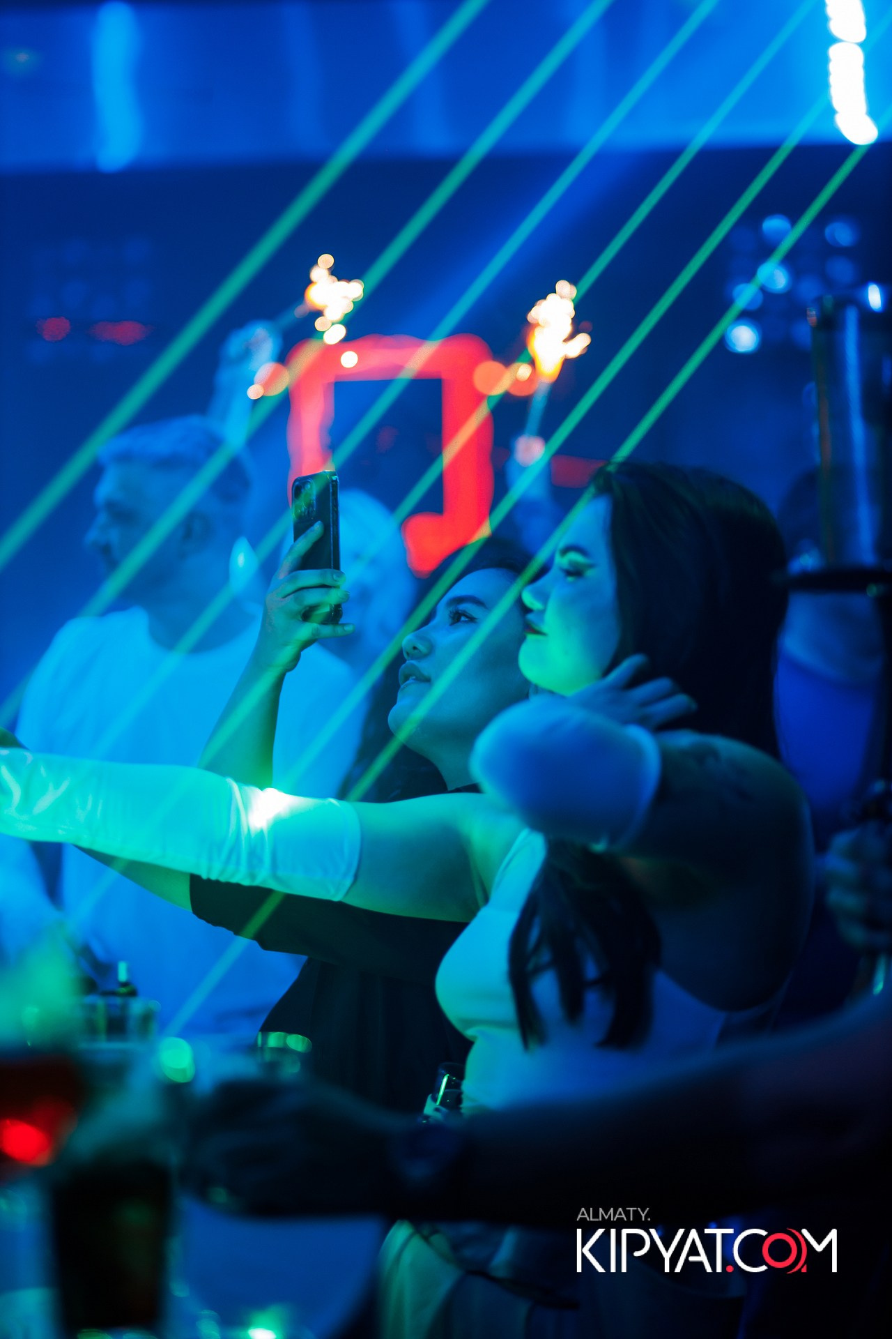 КОНЦЕРТ ГРУППЫ HIFI SANTA BARBARA. КИПЯТКОМ АЛМАТЫ!