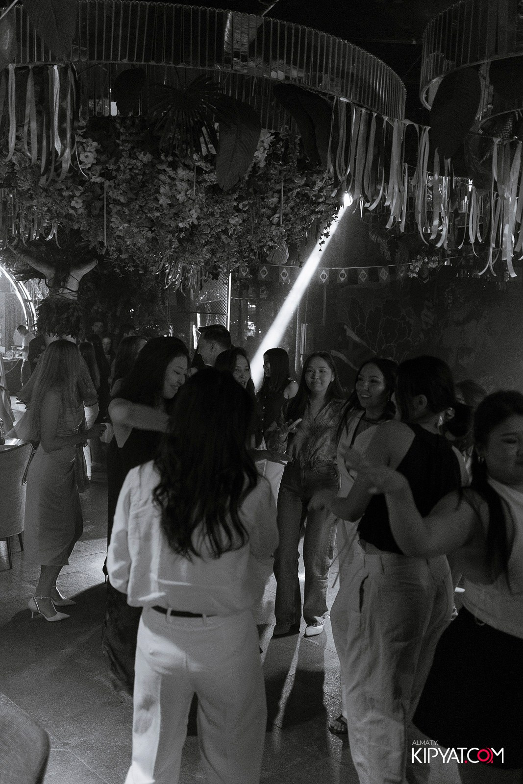 FRIENDS BAR & TERRACE. КИПЯТКОМ АЛМАТЫ! Фотосъемка мероприятий в Алматы