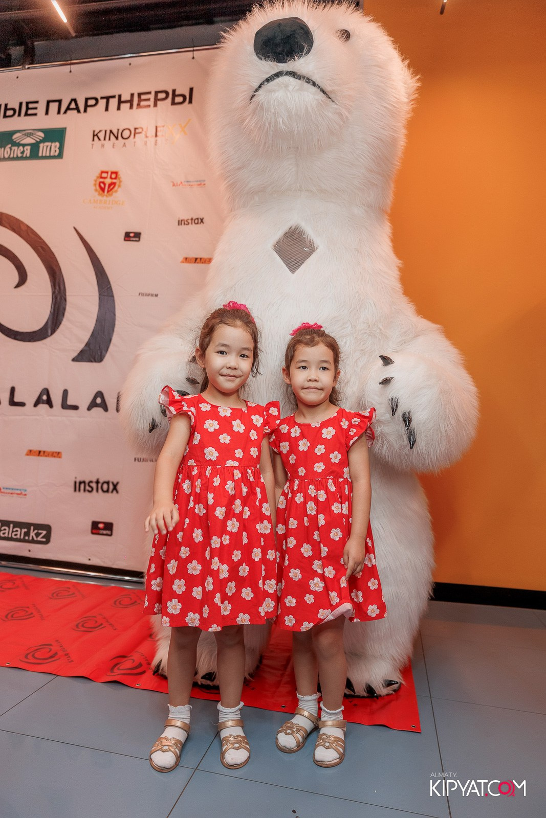 ПРЕЗЕНТАЦИЯ 10 ГРУППЫ КИНОПРОЕКТА STARBALALAR. КИПЯТКОМ АЛМАТЫ!