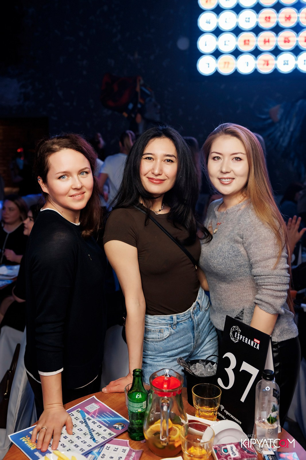 МУЗЫКАЛЬНОЕ ЛОТО В HIT RETRO. КИПЯТКОМ АЛМАТЫ! Фотосъемка мероприятий в Алматы