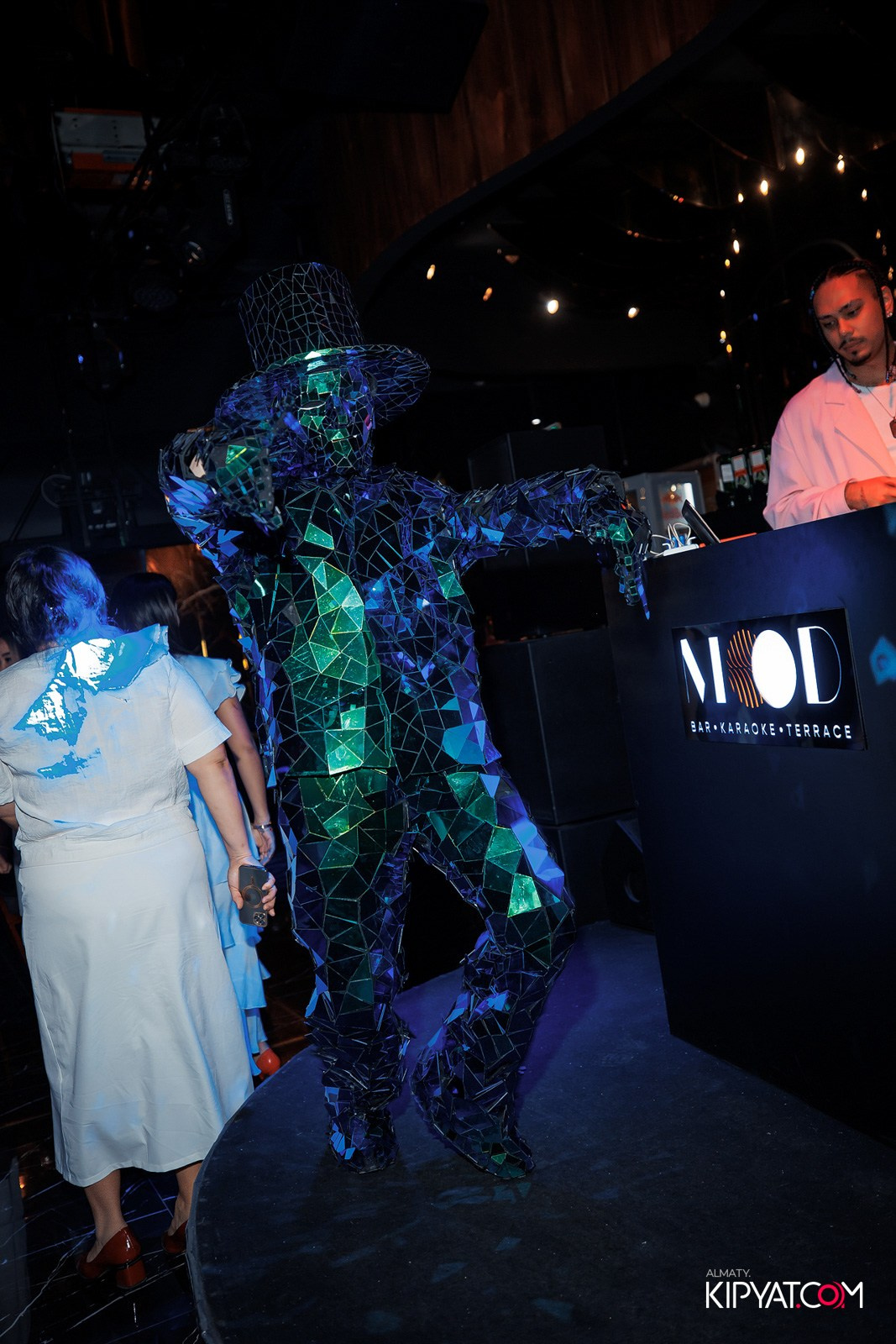 MOOD KARAOKE & TERRACE. КИПЯТКОМ АЛМАТЫ!
