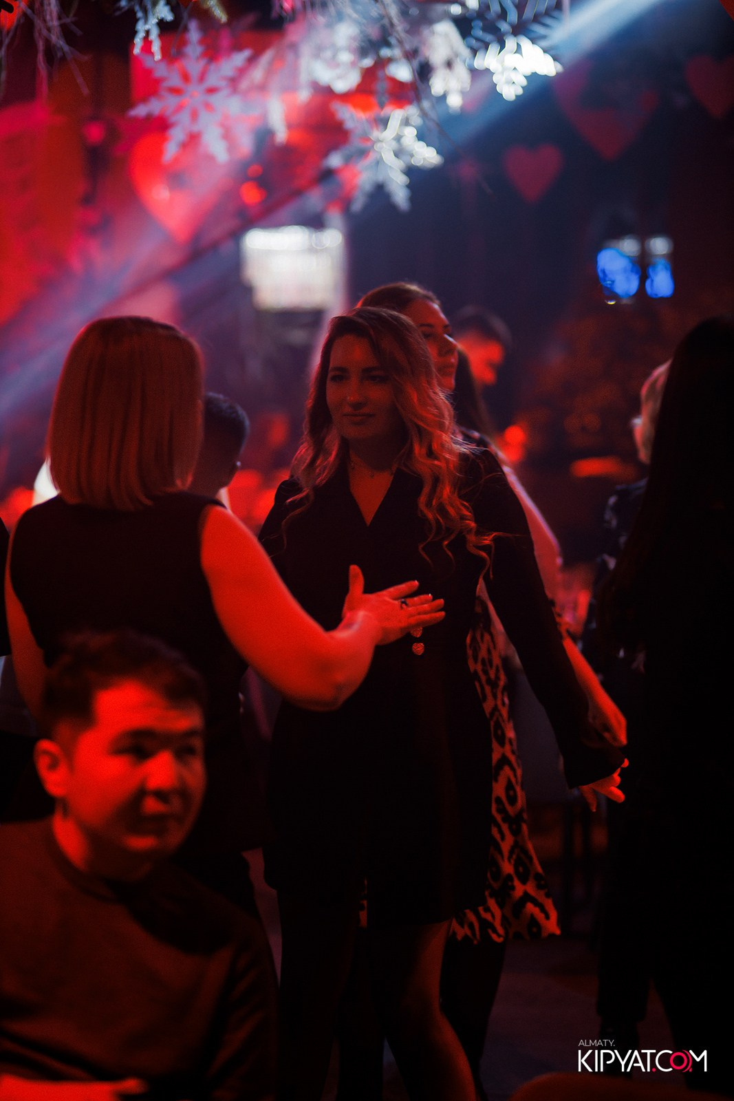 FRIENDS BAR & TERRACE. КИПЯТКОМ АЛМАТЫ!