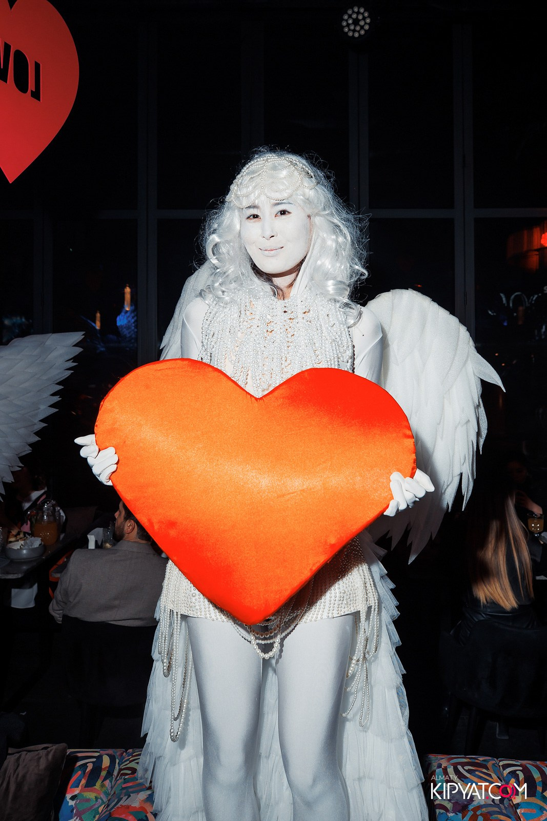 FRIENDS BAR & TERRACE. КИПЯТКОМ АЛМАТЫ!