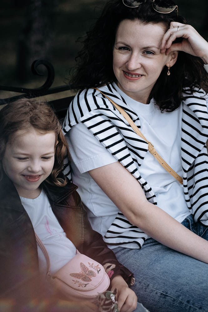 Маня и Аня ранним утром 🤍. Семейный фотограф в Томске Зарина Азизбаева