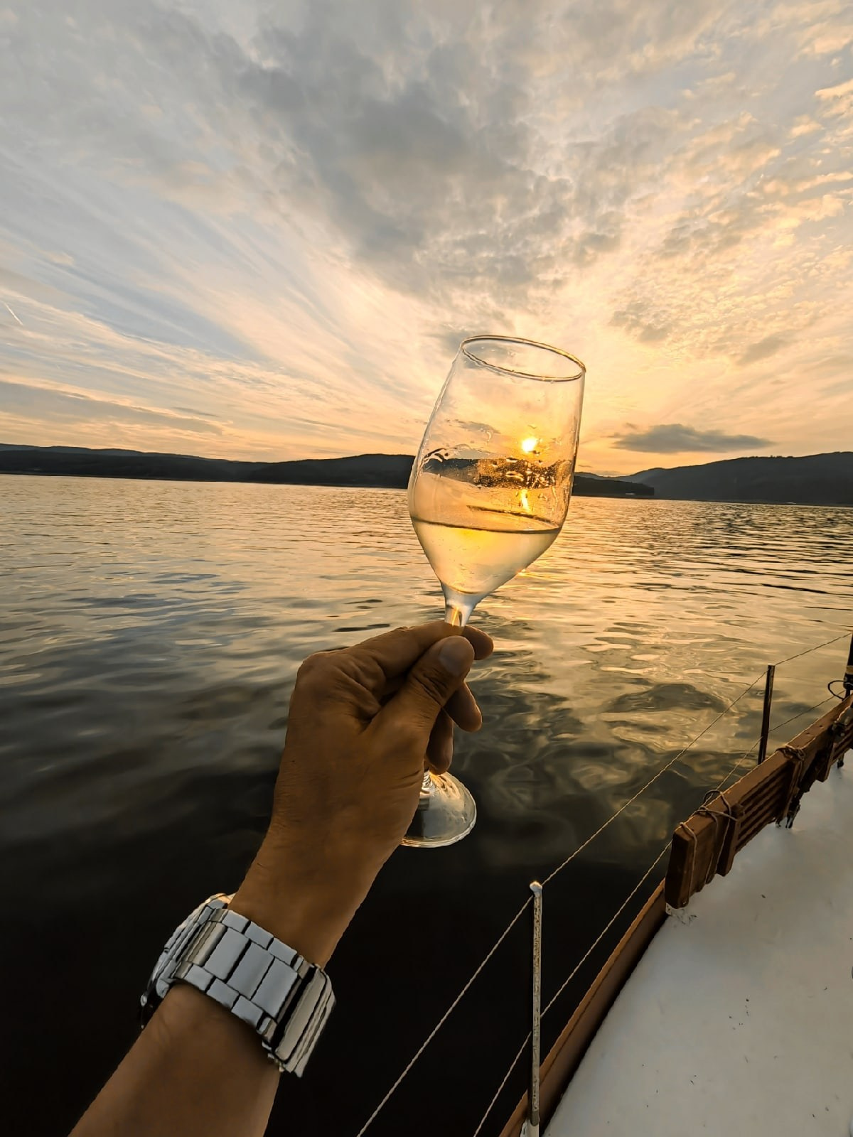 аренда яхты Красноярское море цена забронировать путешествие Царские ворота Бирюса залив шумиха стоимость заказать прогулка парусная яхта катамаран Красноярское водохранилище фотосессия фотограф Красноярск Дивногорск Красноярская ГЭС отдых купание экскурсия достопримечательность туристический тур маршрут Енисей Сибирь Козыревский зуб база отдыха адмирал