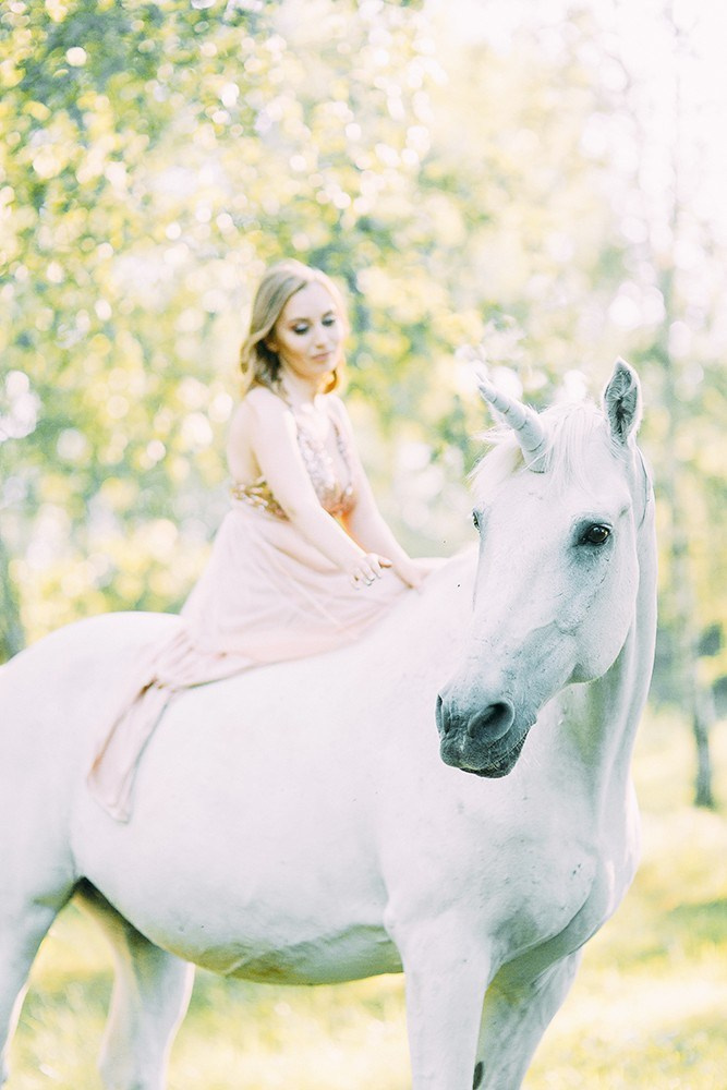 Предсвадебная стилизованная съемка с единорогом