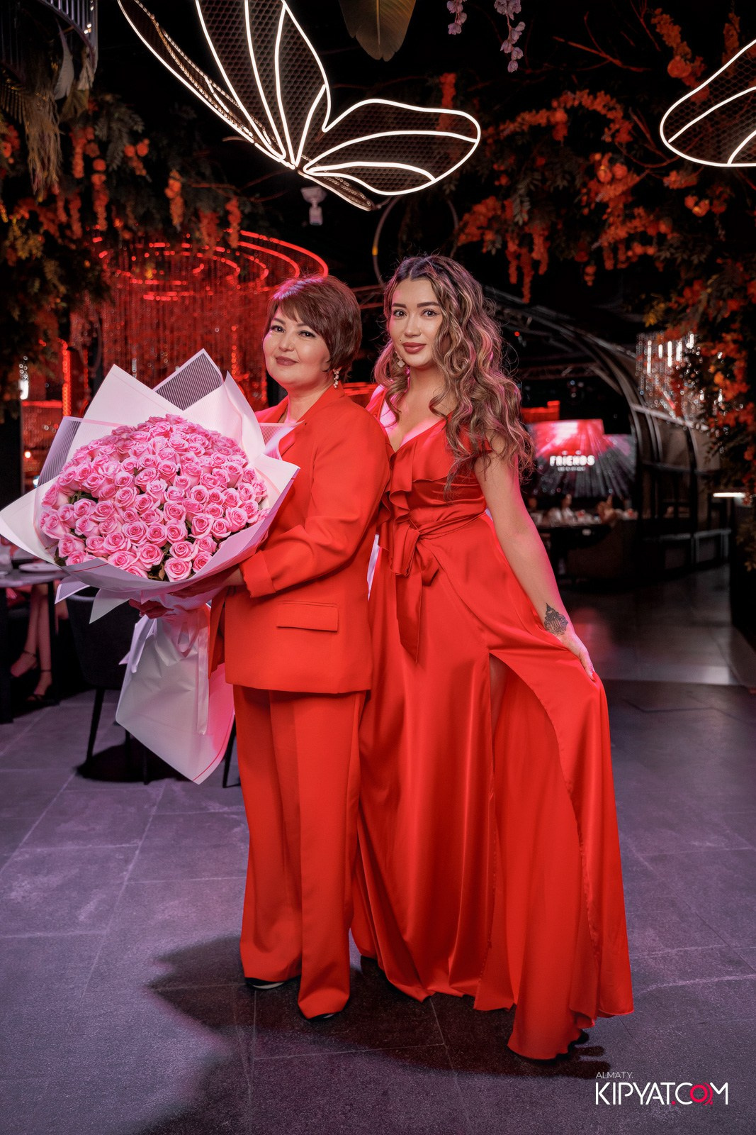 FRIENDS BAR & TERRACE. КИПЯТКОМ АЛМАТЫ!