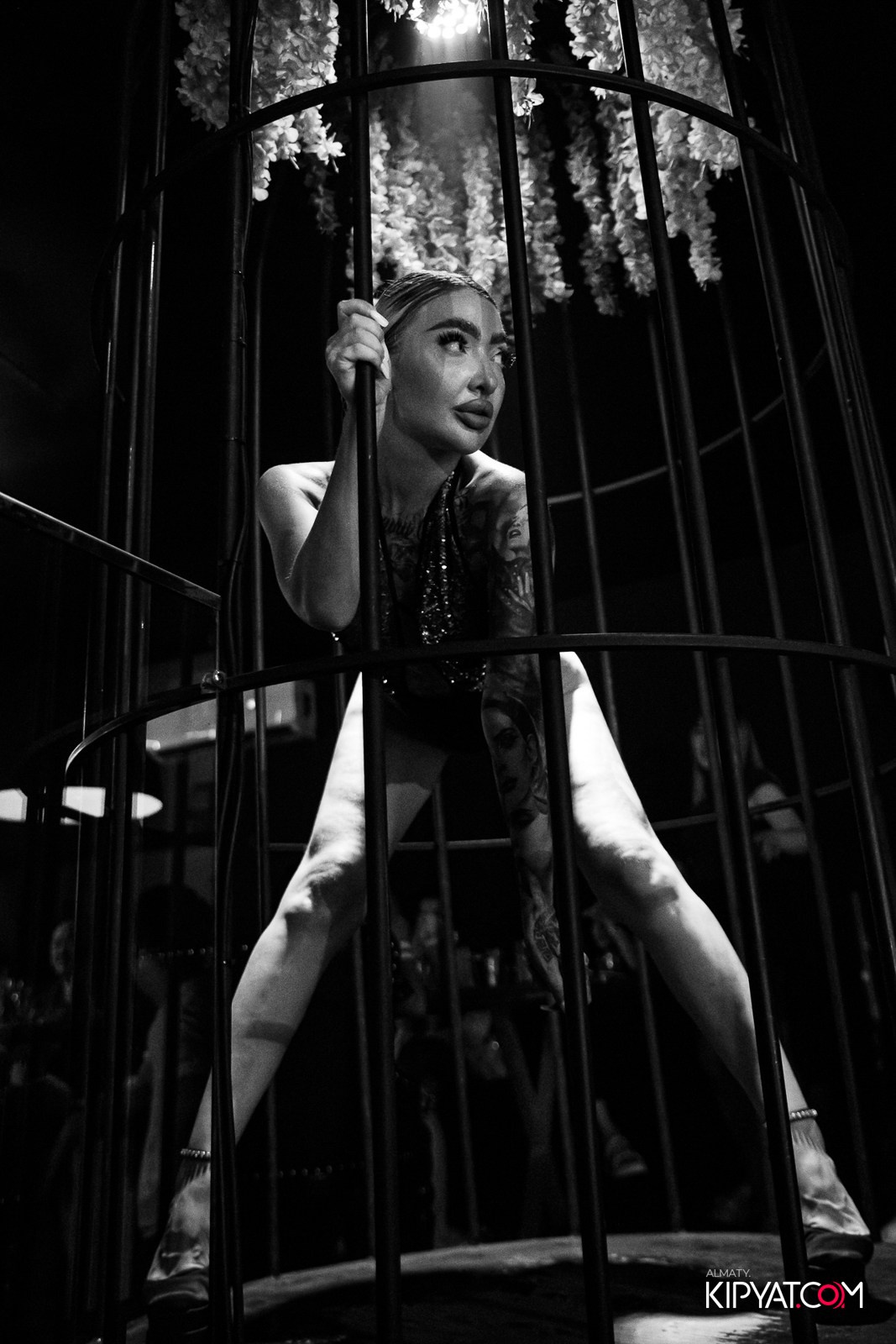 UYAT EMES BAR. КИПЯТКОМ АЛМАТЫ!