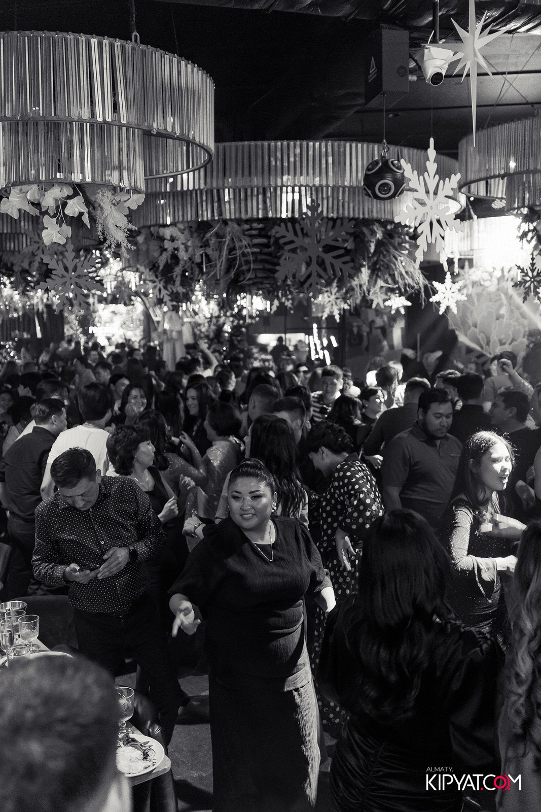 FRIENDS BAR & TERRACE. КИПЯТКОМ АЛМАТЫ!