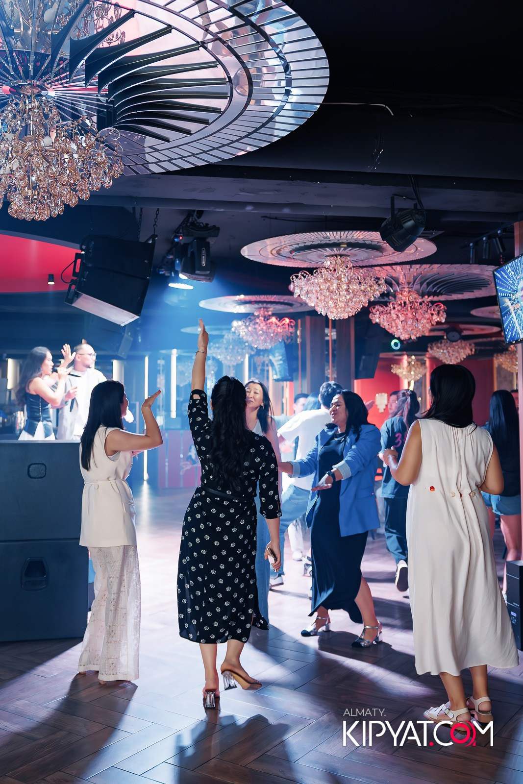 ЗАЯ, НА БИС. КИПЯТКОМ АЛМАТЫ!