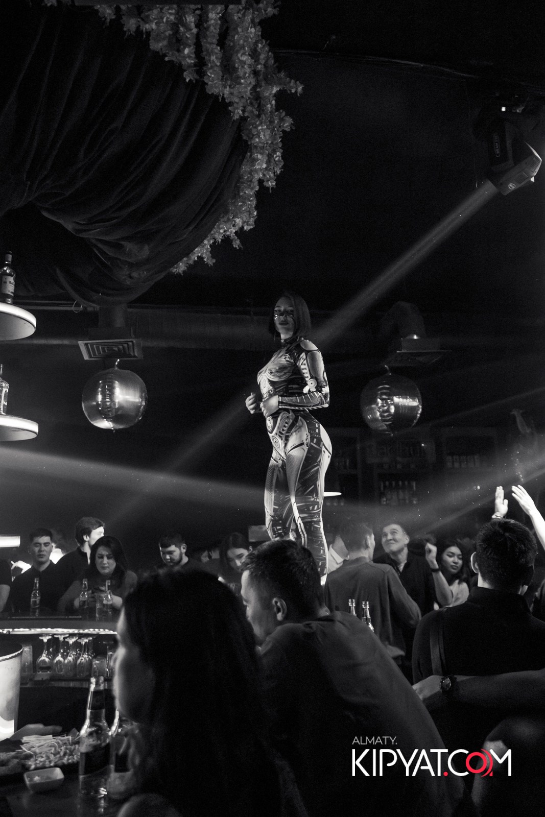 UYAT EMES BAR. КИПЯТКОМ АЛМАТЫ!