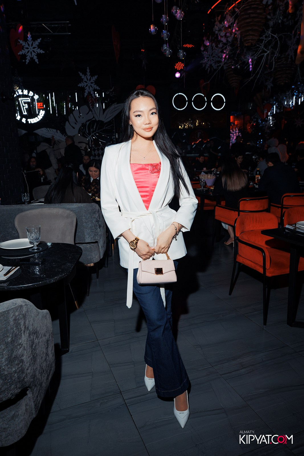 FRIENDS BAR & TERRACE. КИПЯТКОМ АЛМАТЫ!