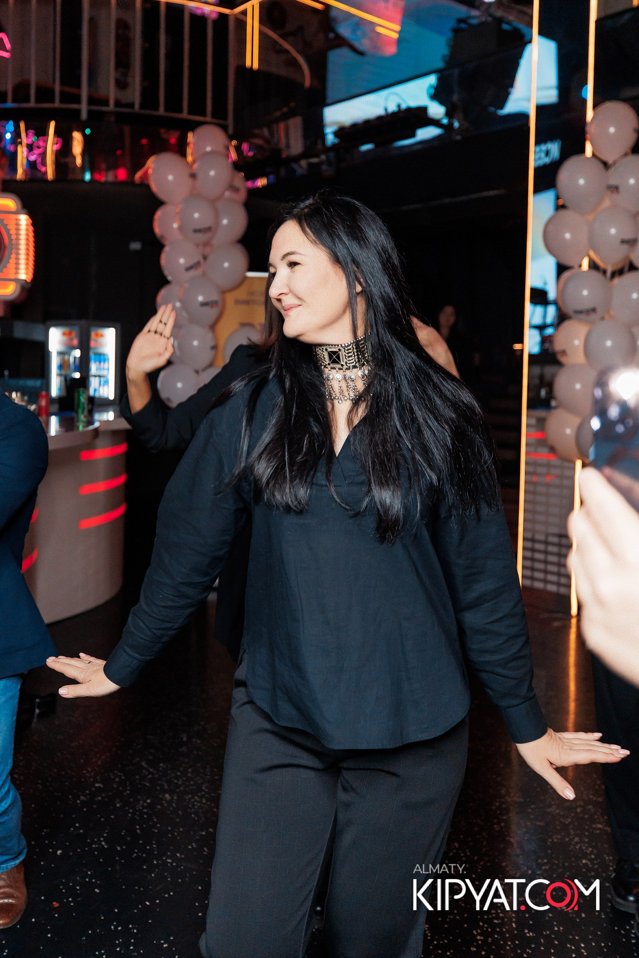 ПРЕЗЕНТАЦИЯ КНИГИ ВИКТОРА ЕЛИСЕЕВА. КИПЯТКОМ АЛМАТЫ!