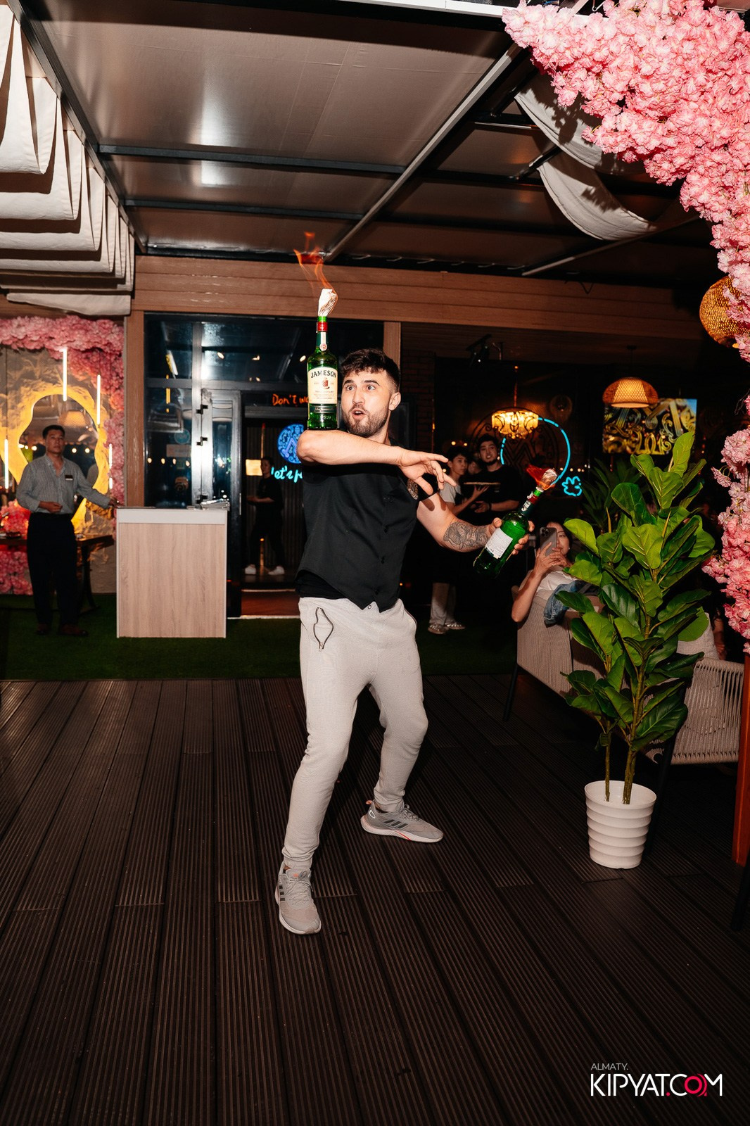 ОТКРЫТИЕ ЛЕТНЕЙ ТЕРРАСЫ В МЯТА PLATINUM НА АБАЯ. КИПЯТКОМ АЛМАТЫ! Фотосъемка мероприятий в Алматы