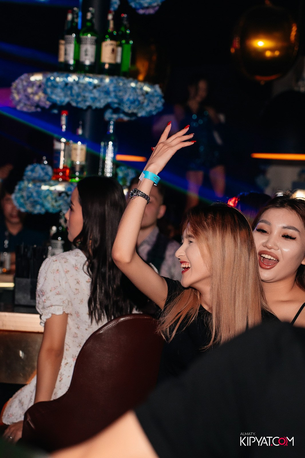 UYAT EMES BAR. КИПЯТКОМ АЛМАТЫ!