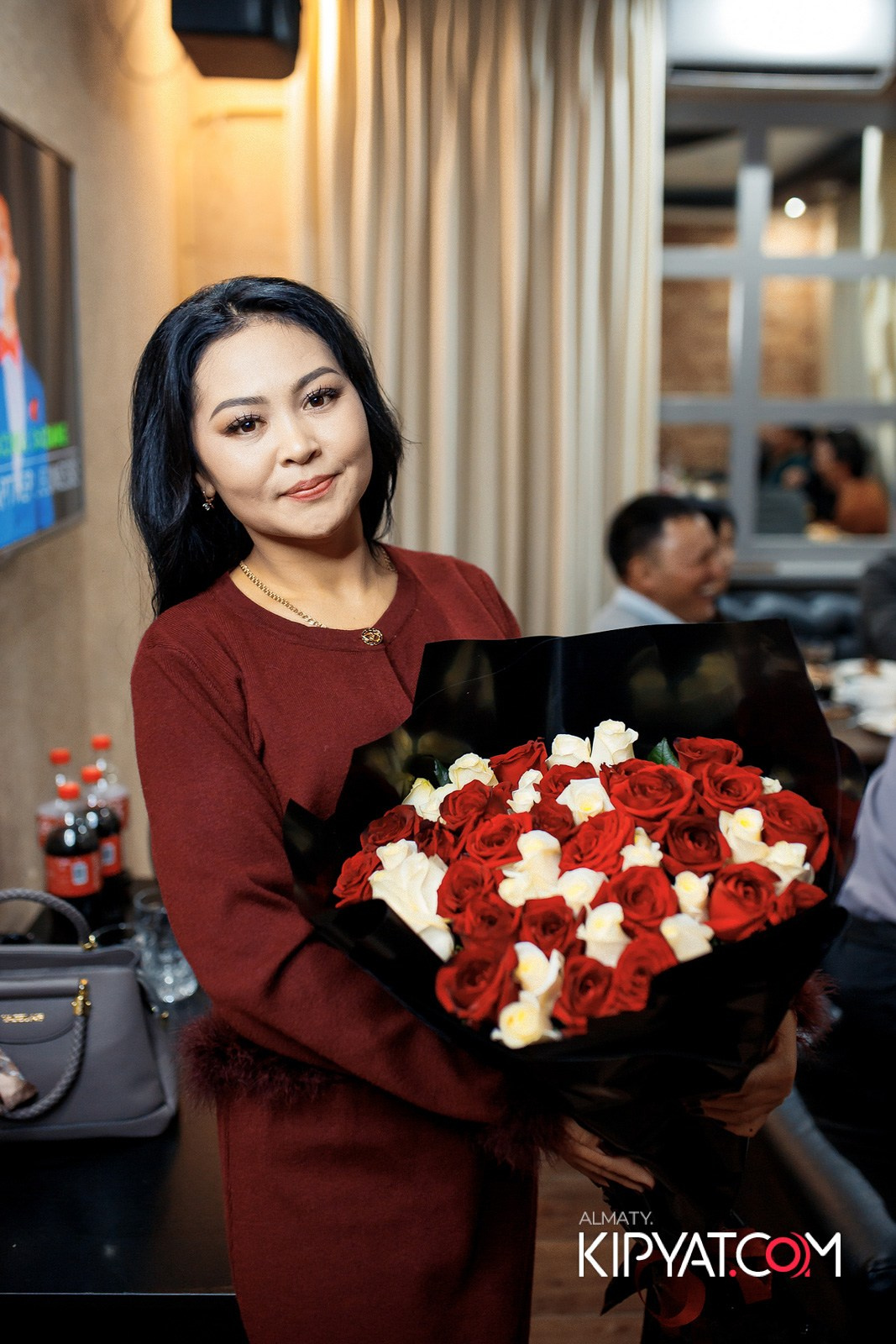 КАРАОКЕ-БАР РОЯЛЬ НА НУРМАКОВА. КИПЯТКОМ АЛМАТЫ!